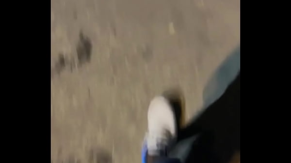 Cheguei na central, ele passou por mim e falou “koé paizão”. Eu respondi “koé” e segui. Parei, liguei a câmera...