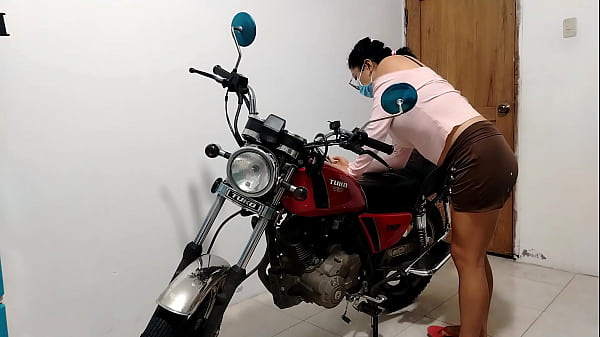 My stepdaughter sends me a sexy video with the gift I left in her room.