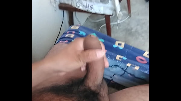Download Video - El chico M&aacute;rquez haci&eacute;ndose una rica paja con corrida al final