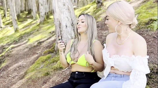 Shemale fucking woman on the hills