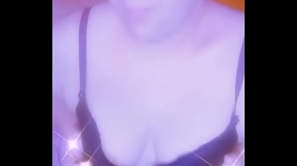 Pronta pra ser putinha de um macho empinando me...