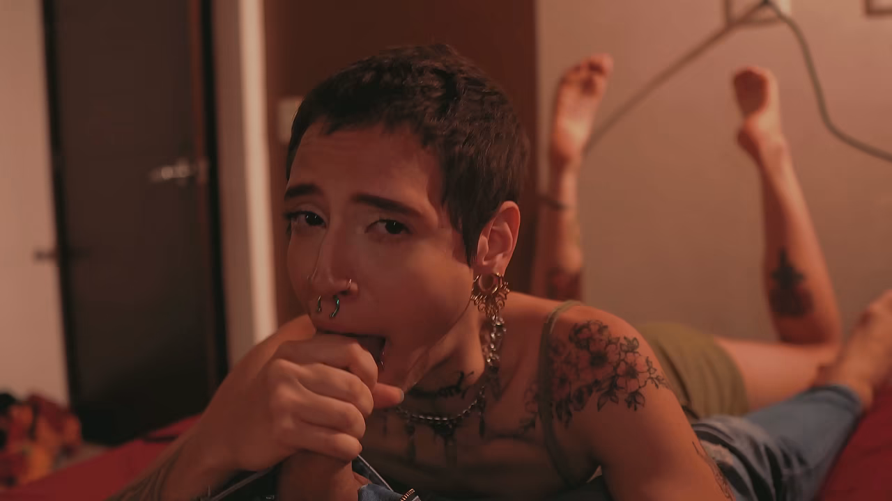 La zorra de mi madrastra se quiere follar a mi novio