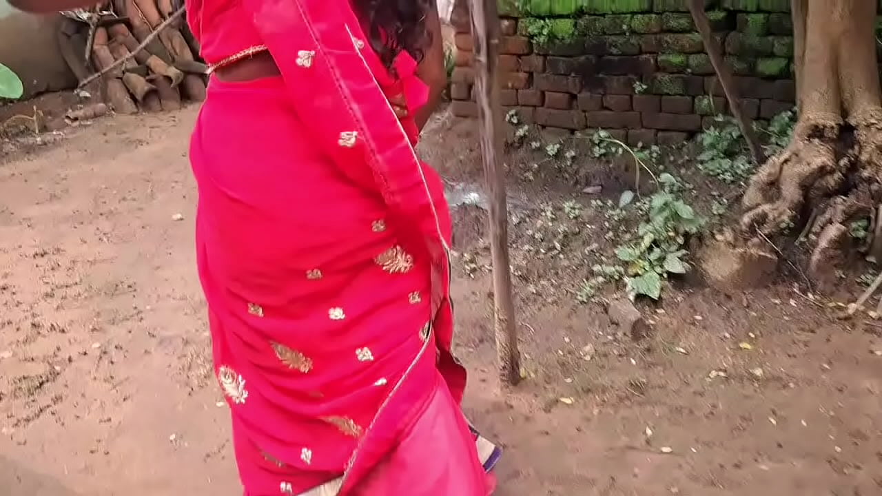 XXX Romance on Roof with Young Married Bhabhi, Desi Outdoor Village Girl Hindi Sex Video
