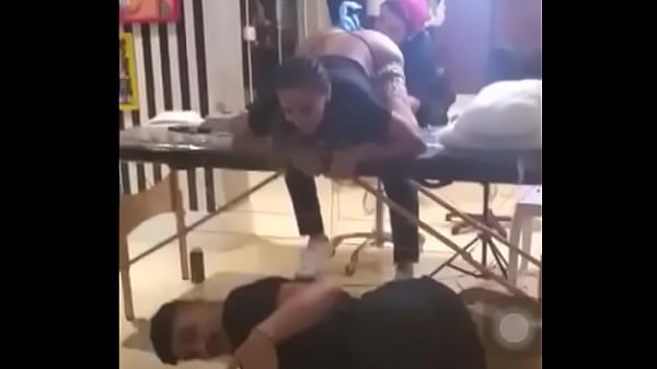 Anita faz tatuagem no Cu