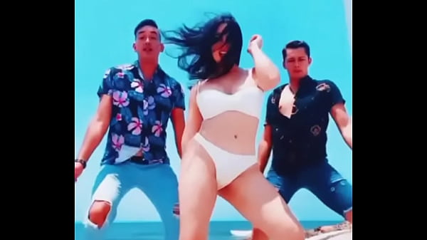 Lizbeth enseña su hermoso culo