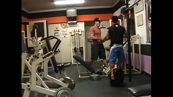 Download Video - Muscle men sure knows how to fuck good in the gym