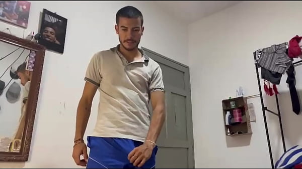 Download Video - SORPRENDO A MI MADRASTRA MASTURBANDOSE Y ME LA FOLLO BIEN RICO