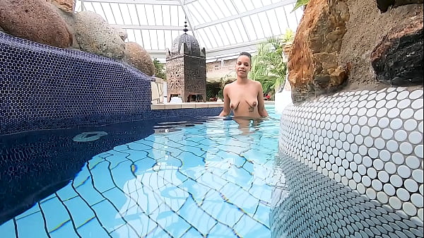 UNDERWATER IN THE SWIMMING POOL RISKY PUBLIC SEX
