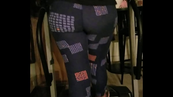 A big ass ruca exercising
