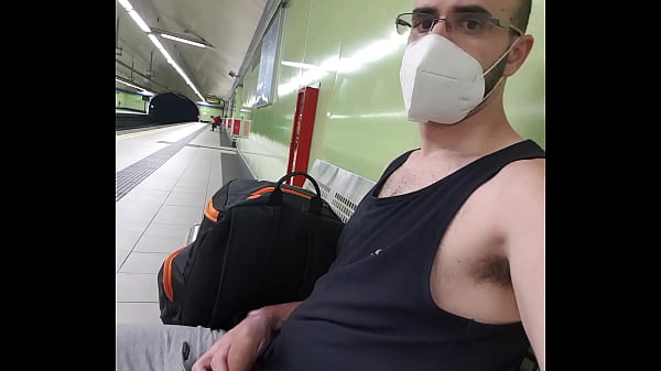 Download Video - Se pone dura en el metro