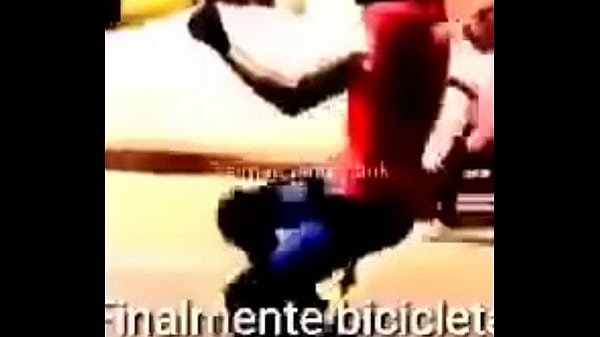 Mano fudendo bike Bluetooth ao som de goosebumps