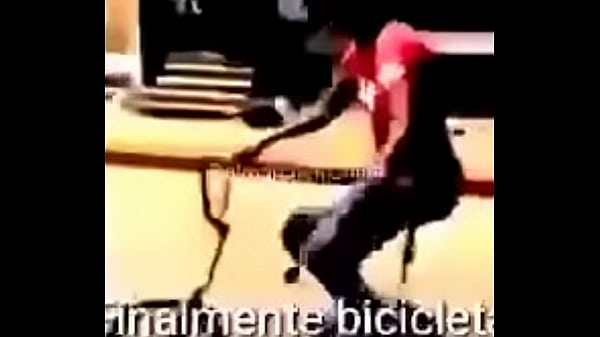 Mano fudendo bike Bluetooth ao som de goosebumps