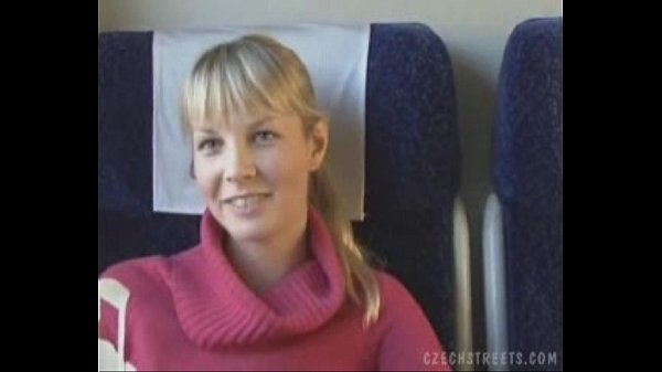 Download Video - Loirinha safadinha pagando um boquete no busao