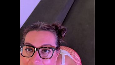 Kngslyx gives nerdy milf a Facial