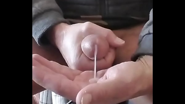 Branlette et belle éjac de ma queue bien raide