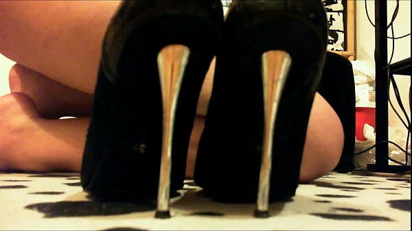 Sexy heels for Nicoletta dominating you
