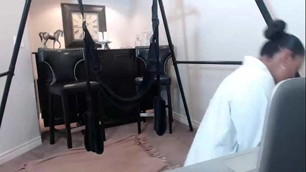 It's Maxine X Taking The Right Time To Make Her Cunt Reach To Orgasm!