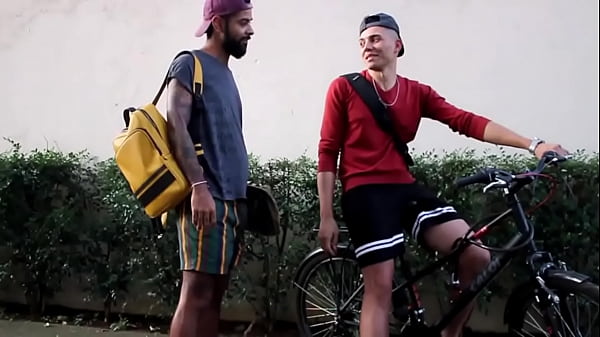 Download Video - CICLISTA DOTADO FODEU SKATISTA