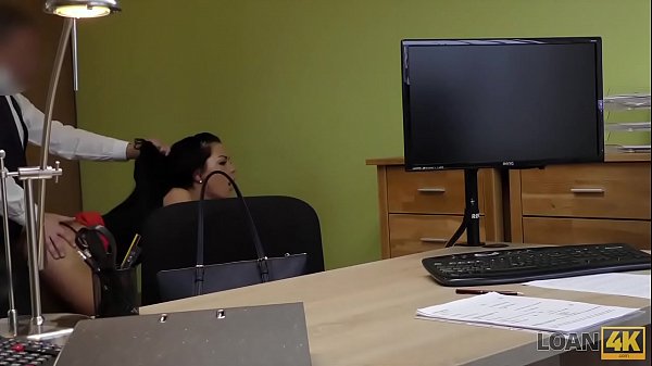 Download Video - LOAN4K&period; Chica rusa monta la polla de un agente de pr&eacute;stamos en su oficina