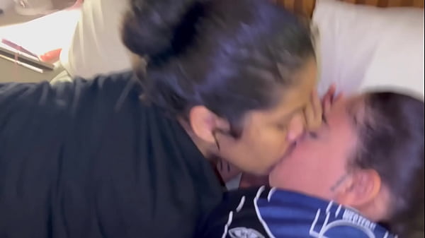 Download Video - O CARA COMEU AS DUAS MEIA-IRM&Atilde; DELE SEM CAMISINHA