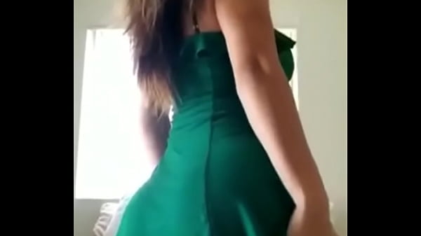 Download Video - Novinha Gostosa Rebolando no Bum Bum Tam Tam