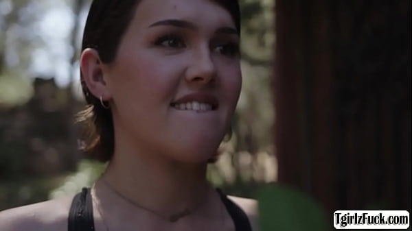 See tattooed tbabe Daisy Taylor licks and fucks...