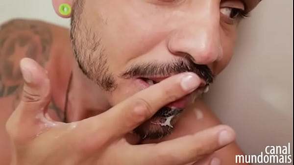 Cozinhando, batendo papo e trepando gostoso!