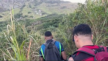 Download Video - A casada realizou o fetiche do seu marido corno de dar pra dois na praia do Rio de Janeiro