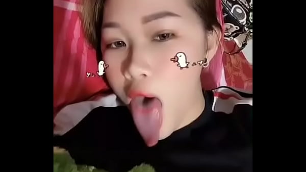 Em muốn dùng cái lưỡi này bú cu anh trai nào dâm gặp em