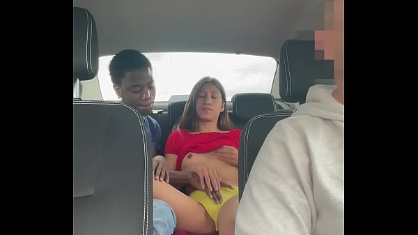 Zasxxx - Camara oculta graba a una pareja de jovenes follando en un taxi