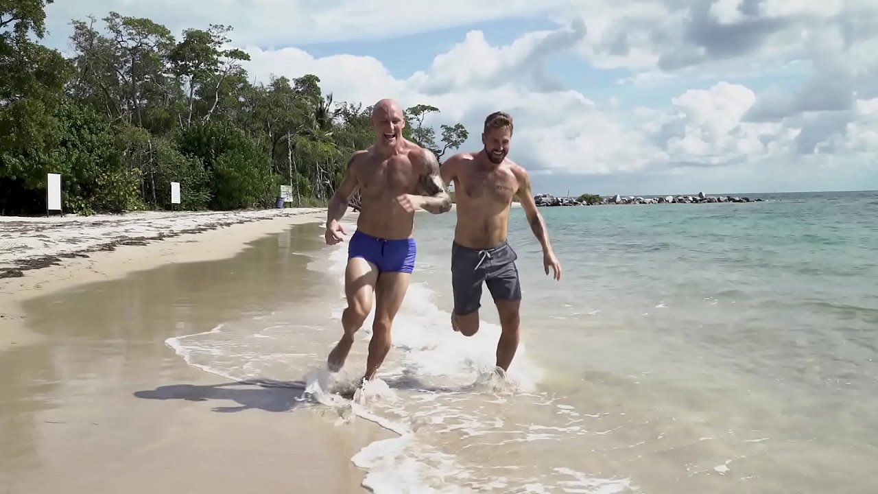 GAYWIRE - Trevor Laster obtiene una buena bomba en la playa con la ayuda de Wesley Woods
                    anal blowjob beach public outdoors gay muscle muscular hunk jock hawt gostoso gay sex gay anal gaywire pound his ass pha17351 muchos negros
