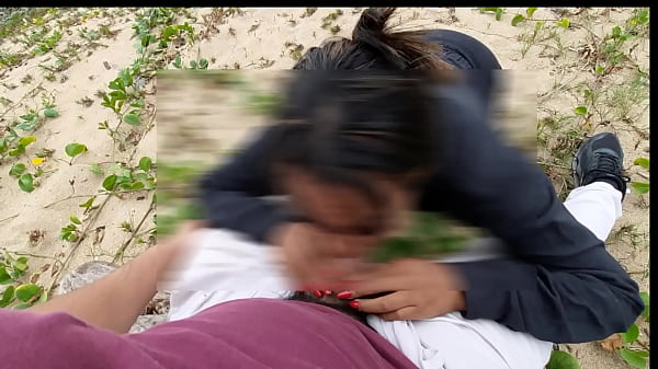 Dia de anal na praia com voyer safados