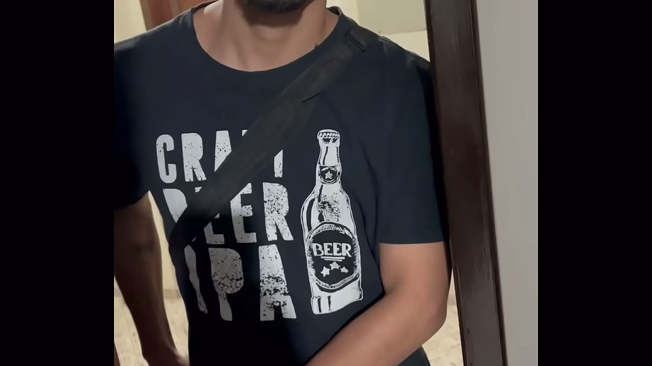 Le pedí prestado un cargador a mi vecino. Le di una nota de agradecimiento.
                    sexy amateur gay muchos negros