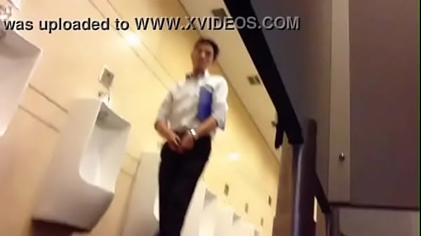 The office sucks the cock in the toilet vincom