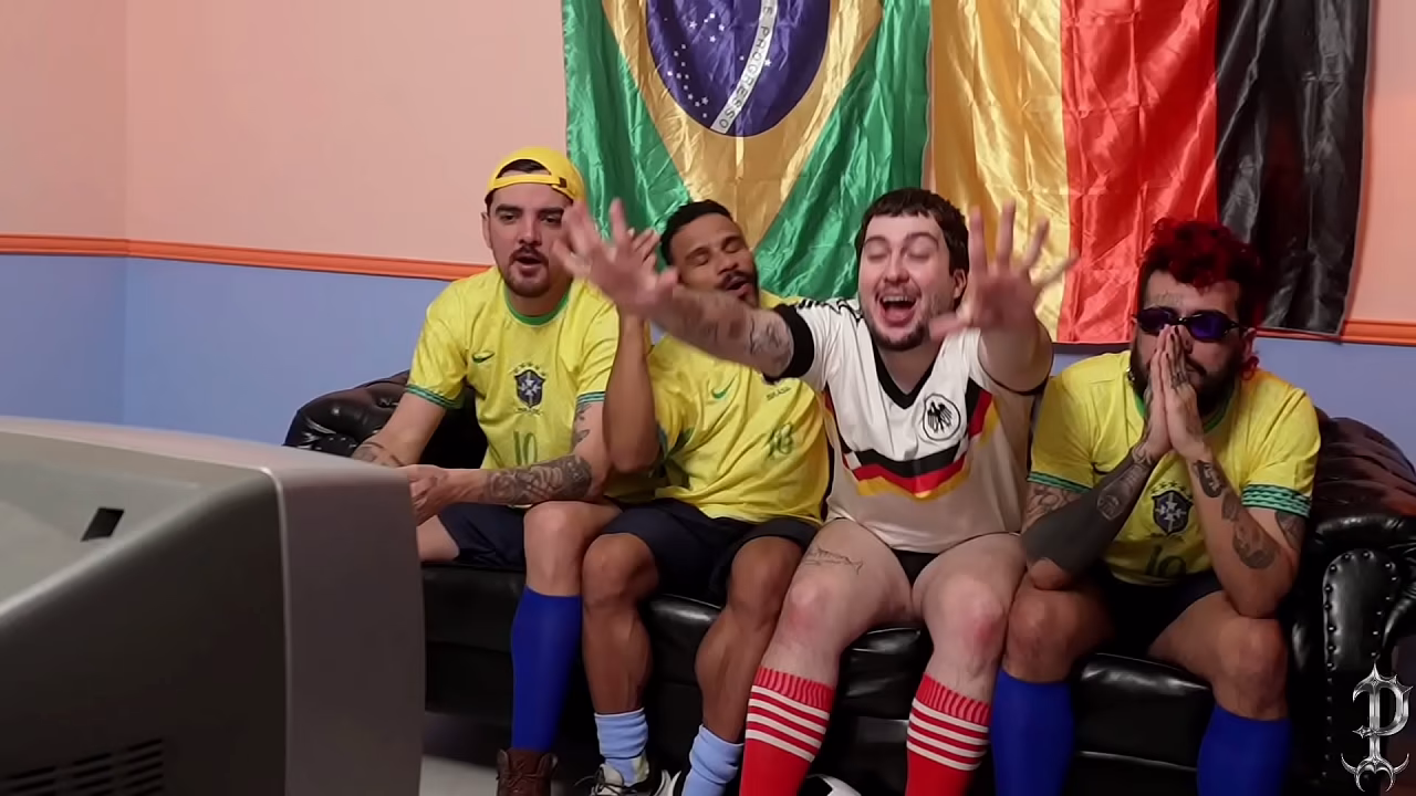 Avance - Jugador brasileño folla con alemana durante el Mundial de 2014 - Cincuenta sombras de verde y amarillo, episodio 1
                      pornstar blowjob tattoo socks brazil gay bareback uniforms big cock costumes white skin male anal fuck buddies raw gay latino man jock straps muchos negros