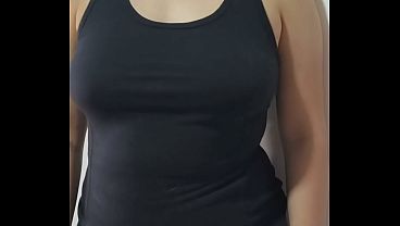 山で遭難した女性アスリートが見知らぬ人に救助される