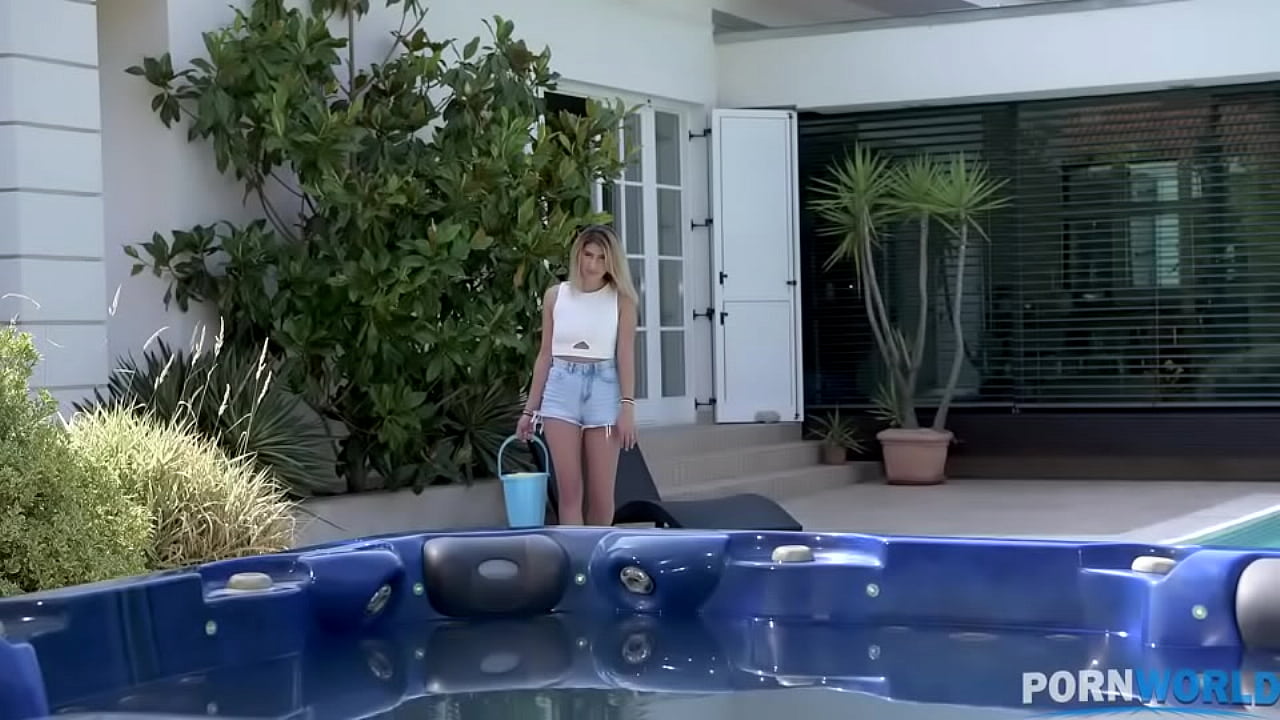 A la joven rubia cachonda Viviania le lamen el coño y la follan en el jacuzzi GP1159
                    outdoor blowjob brunette tattoo lingerie shorts barefoot brown eyes 1 on 1 natural tits long hair perfect tits teens 18 pear ass average ass light brown skin shaved pussy hair muchos negros