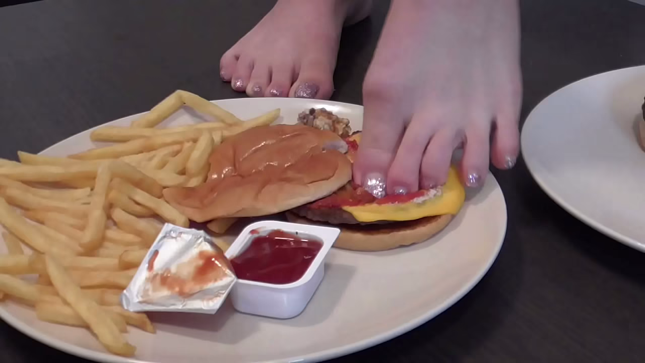 Fast Food &amp_ Donat Foot Feeding!
