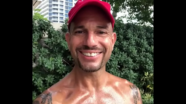 Ce N'est Pas La Taille Qui Compte, C'est Le Corps De Plage Stamina Maxxx Loadz