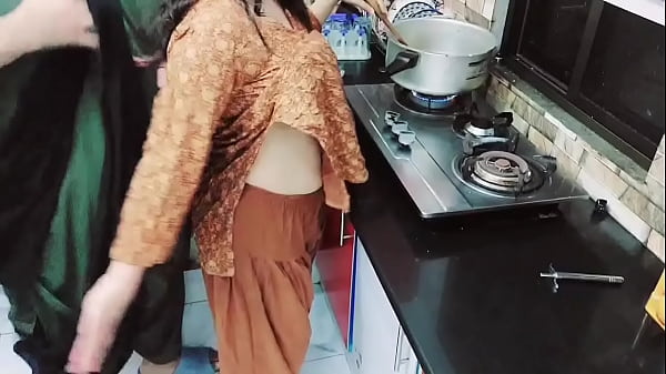 Download Video - Pakistani XXX House Wife&comma;s Both Holes Fucked In Kitchen With Clear Hindi Audio