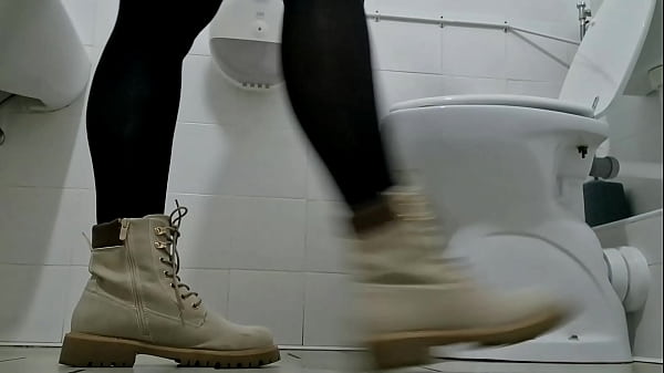 girl pee in hidden cam in public toilet