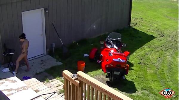 Wild Webcammer Its Cleo Mounts A Tractor And A Dildo To Orgasm!