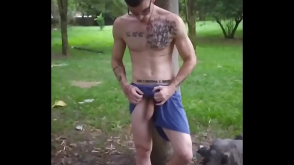 Download Video - Punheta na pra&ccedil;a em Taubat&eacute;&comma; Carmona Oficiall