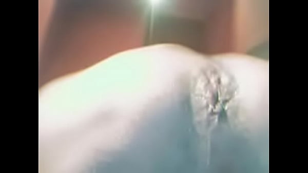 Argentine mature ass waiting for a young Monste...