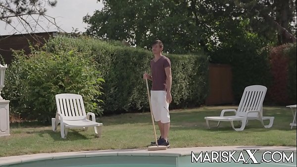MARISKAX Big tit babe Lucia Love seduces the pool boy