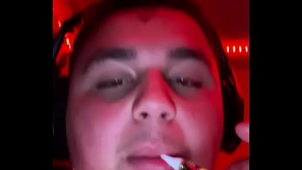 I am a chubby trolo gamer who loves to play with controls and with tasty and veiny penises