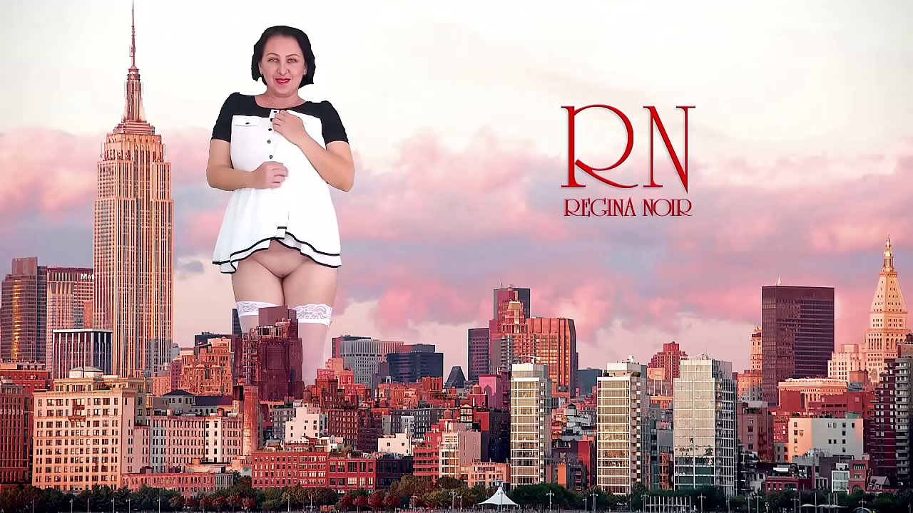 Wow! A giant lady without panties walks around the city. She'_s as tall as King Kong! Amazing show of a giantess! 2