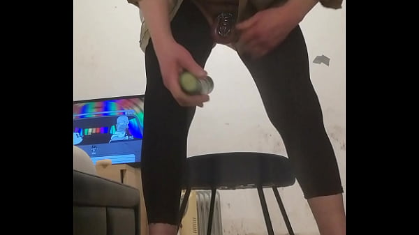 Big cucumber ass training, hands free Cummin