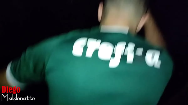 Download Video - Gays transando com muita putaria entre quatro paredes&comma; esse roludos fazem um sexo muito prazeroso&comma; onde o p&ecirc;nis enorme de um entra todo no cu