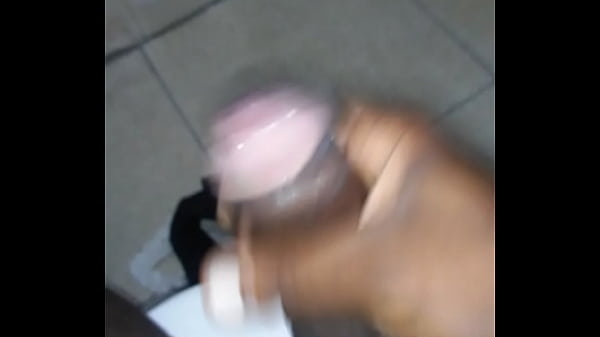 Download Video - Punheta neg&atilde;o gostoso gozando litros